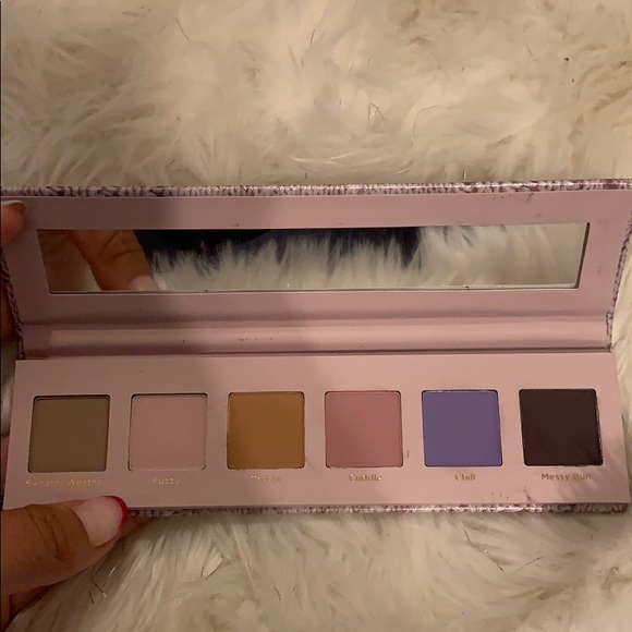 Eyeshadow - Picture 2 of 3